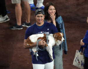 「目立ちすぎで吹く」ドジャース地区優勝決定でMLB公式Xに大谷の“家族”も登場！「可愛いぃい～」とファン歓喜