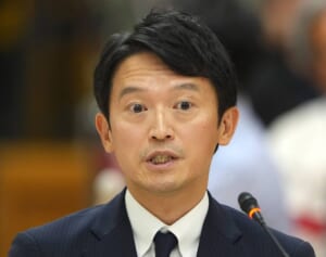 「泣きたいのは職員と遺族」兵庫県・斎藤知事　会見で涙も亡くなった局長ではなく、“自民と維新”に対して…“自己中ぶり”にネット大激怒