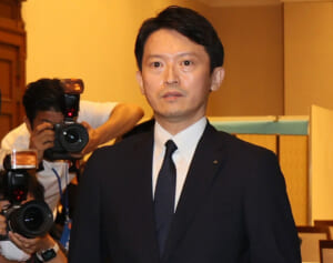 「見てて怖い」「何を考えているのか」兵庫・斎藤知事　不信任可決時の“表情”に集まる戦慄の声