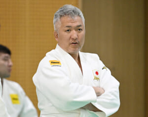 「間違いを認めたくないのか…」柔道日本代表・鈴木桂治監督　五輪の“不可解判定”に明かした苦言