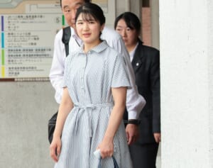 愛子さま　トレンドを押さえた「私服コーデ」ご愛用ブランドと価格は？