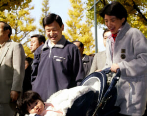 愛子さま　いも掘りで「わっ！」動物園やみかん狩りにも。かわいい思い出、秋の遠足SNAP