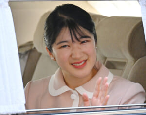 「目線を子どもたちに合わせて」愛子さま　初の単独地方公務で見せられた園児との交流に「ほっこり」とネット感激