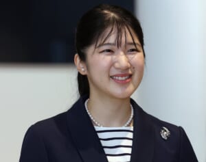 美智子さま　異例の早期退院で目指す“似ている孫”愛子さまとの「一般参賀での共演」