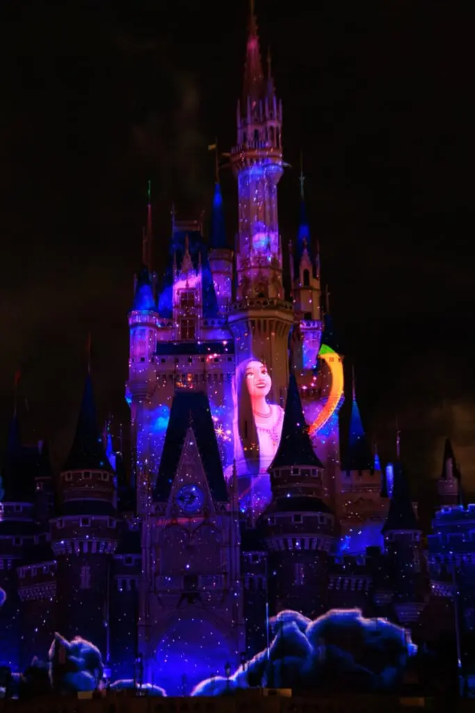 アイアンマンのレーザーが空まで！東京ディズニーランドの新