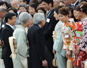 「『翳りゆく部屋』が好き」両陛下　ユーミン、浅田真央とご懇談…ほほ笑ましい「園遊会」アルバム