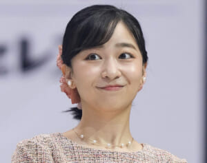 「一段とエレガント」佳子さま　佐賀ご訪問で注目集めたツイードワンピースの「リーズナブルなお値段」