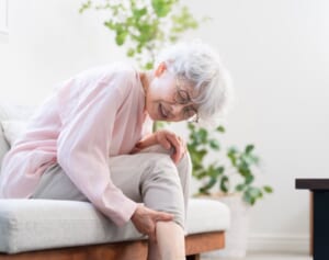 秋に急増する「こむら返り」痛みが治る応急処置＆予防法は？