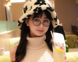 「痛すぎて気絶したい」飛行機内で手術の傷開き、体の一部切除の30歳グラドル　明かした“壮絶な近況”