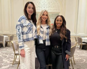 「似合ってて素敵！」真美子夫人　“MVPトリオ”の記念撮影で着た「ジャケットの文字」にファン騒然「すごいいいアイデア」