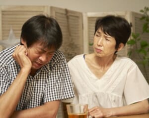 認知症は早期発見で改善の可能性も…医師が危惧する“受診までの期間”の長期化