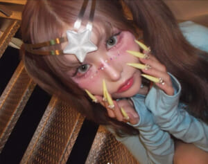 「大丈夫？」人気YouTuberと交際、暴行被害のアイドル　意味深ストーリーにファン心配「ガチそうで無理こわい」「衝撃すぎた」