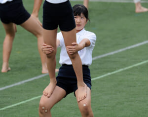 愛子さまが男の子と手をつながれて…【皇室の運動会】レアショット集