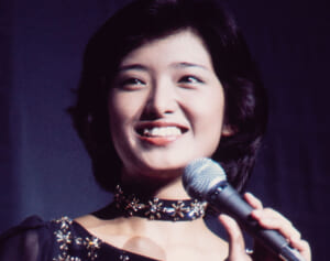 【60代以上の女性が選んだ】カラオケでよく歌う山口百恵さんの曲ランキング！3位『プレイバックPart2』、2位『秋桜』を抑えた1位は？