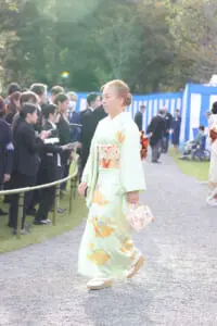 瑶子さま 波紋呼ぶ高級カーディラーの「ロゴTシャツ」宣伝だけ