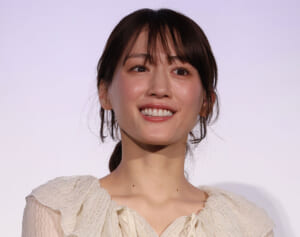 綾瀬はるか　大河『べらぼう』抜擢の裏に“最強タッグ”の存在！女優人生を支える「20年の絆」