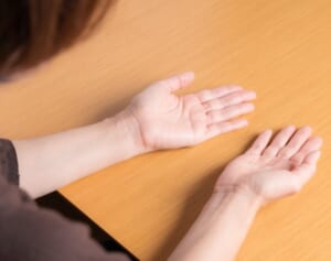 冷え症の解消に最も効果的な「カイロを当てる場所」はどこ？　識者解説