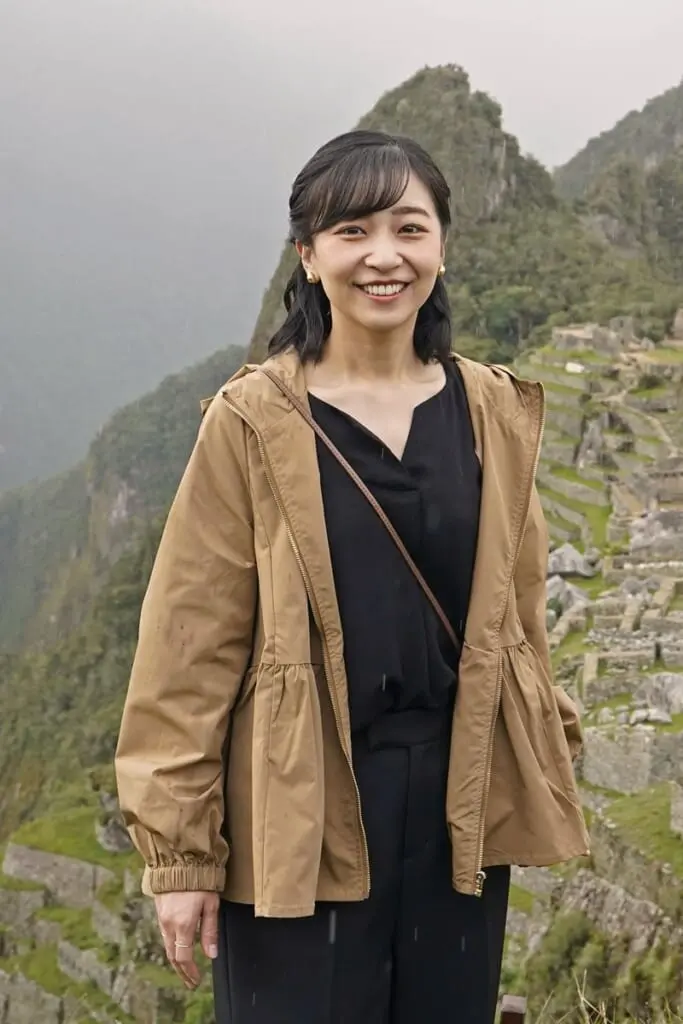 ご成婚前の雅子さまは55万円、佳子さまは3万円。皇室のあったかコート
