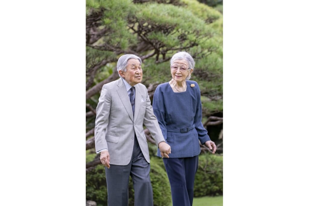 美智子さま 大腿骨骨折から1カ月で歩行可能に!退院後に知人に明かされた「壮絶な痛み」