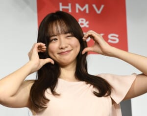 「きついって」森香澄　29歳の“腹出しアイドル衣装”にアンチから心ない声…「なんか問題ある？」と擁護も続出