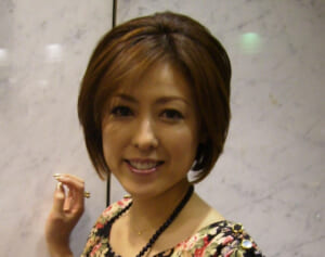 「伸びた感じに見える」野球監督の元妻モデル（53）　“美脚インスタ”写真が波紋…加工を指摘する声も浮上する抜群スタイル