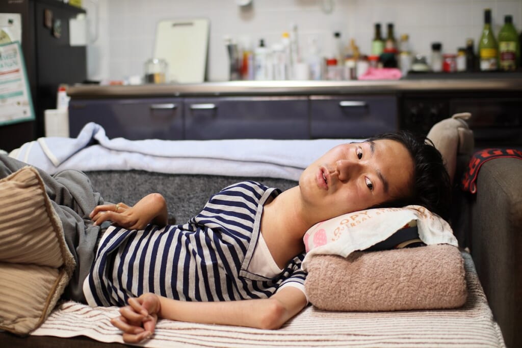 『ドラゴン桜』が道しるべだった…「寝たきり」の東大生・愼允翼さん明かす壮絶だった受験勉強