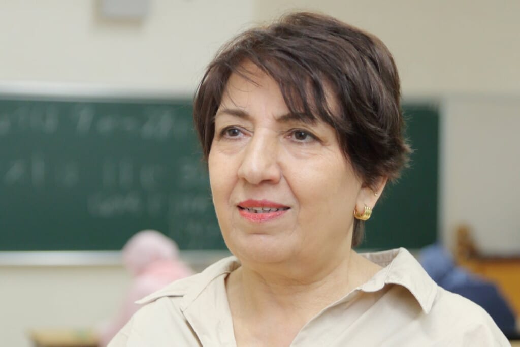 アフガン女性に日本語教室を開く江藤セデカさん　日本語で照らし続ける母国追われた同胞女性たちの未来