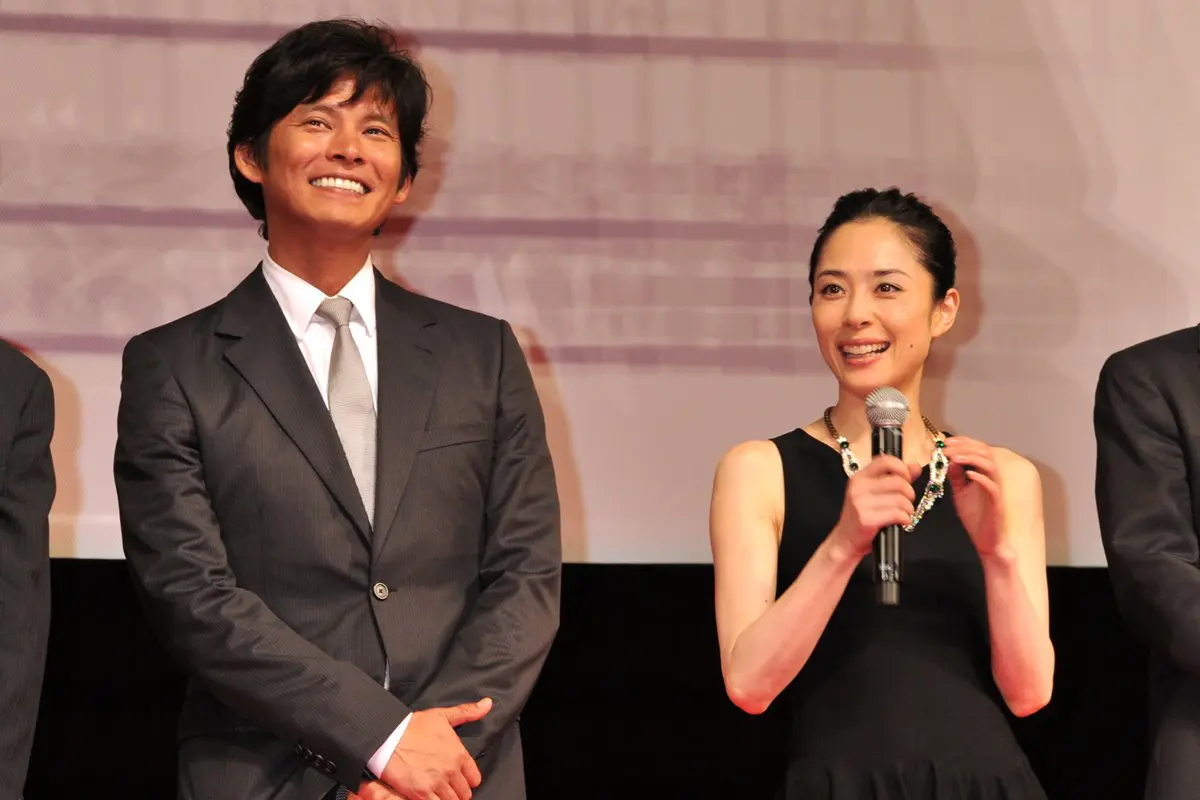 画像・写真5枚目】深津絵里 18年同棲スタイリスト恋人とは順調旅行も