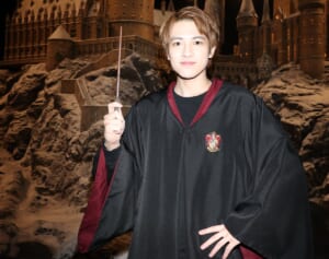 クリスマスのお出かけに！テニプリイケメン・松村優が「ホグワーツ・イン・ザ・スノー」を徹底解説【ワーナー ブラザース スタジオツアー東京-メイキング・オブ・ハリー・ポッター】