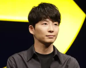 《有名Pは「どうか考え直して」》星野源『紅白』での園子温監督作の主題歌歌唱に賛否…NHKが明かした批判への「回答」