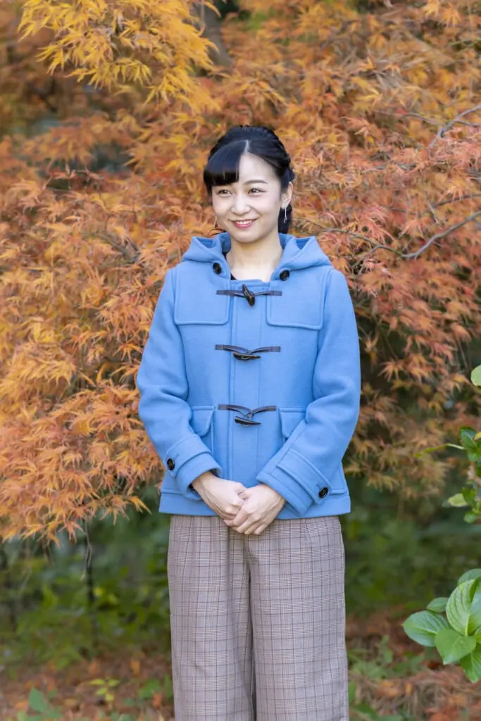 祝30歳》佳子さま 誕生日写真お召し物の「お値段」変遷…25歳は2万、28