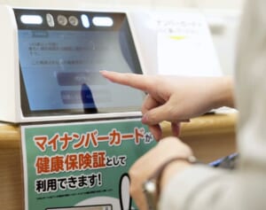 マイナ保険証“切り替え”で医療現場が悲鳴！会計パンク、詐欺被害も増加…