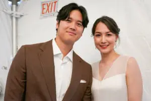 大谷翔平 左肩リハビリで延期したWS優勝後の「真美子さん一家との