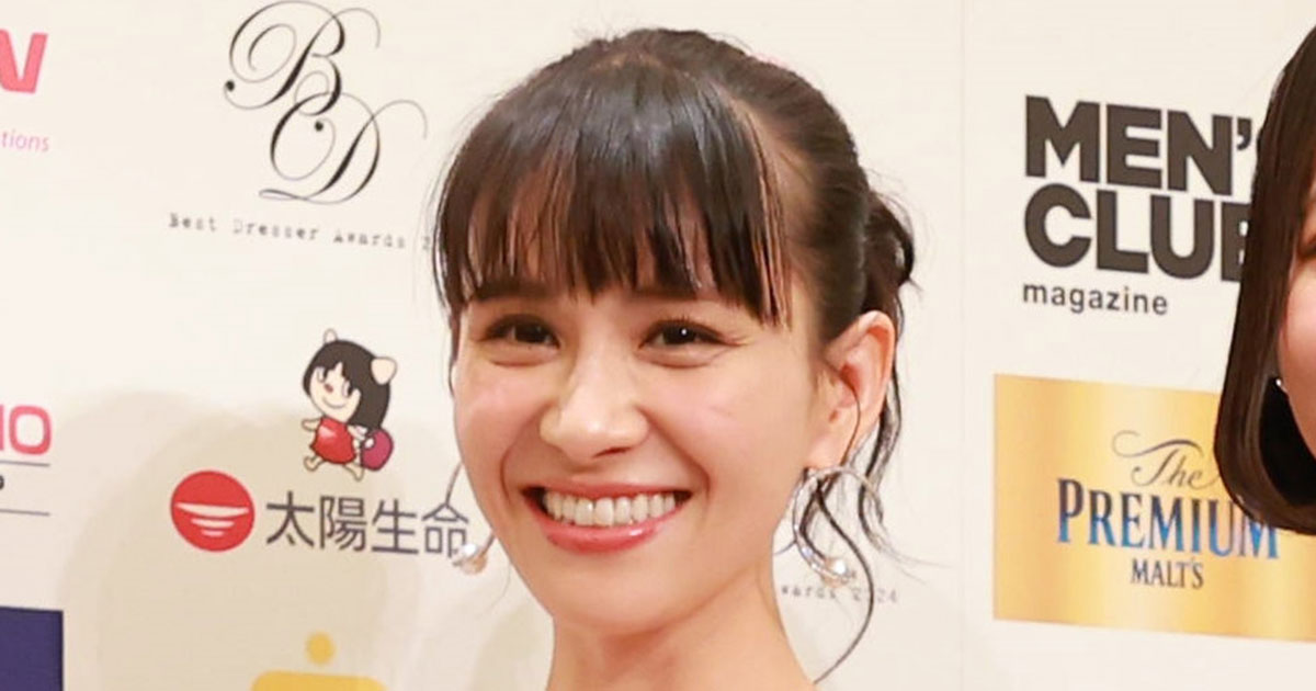 画像・写真2枚目】「えぐい」Perfumeあ〜ちゃん “美デコルテ”見えの