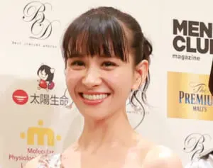 「えぐい」Perfumeあ〜ちゃん “美デコルテ”見えの激変姿にファン衝撃「彫刻のよう」