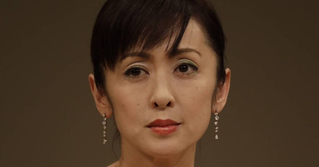 斉藤由貴 夫と離婚で財産分与も受けていた…“W不倫報道”の医師と関係継続で朝帰りの日々