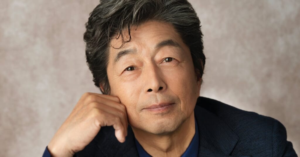 「ベッドが回転し出して、すげぇ!」中村雅俊 ドラマ『ゆうひが丘の総理大臣』で神田正輝と驚きの声を上げたまさかの着替え場所