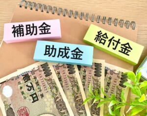 シニアのスマホ購入で最大2万円補助の自治体も！申請しないと損する“意外な助成金”12選