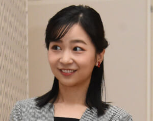 佳子さま「花の展覧会」で見せられたバッサリ“新ヘアスタイル”、ネットでは「お似合い」の声