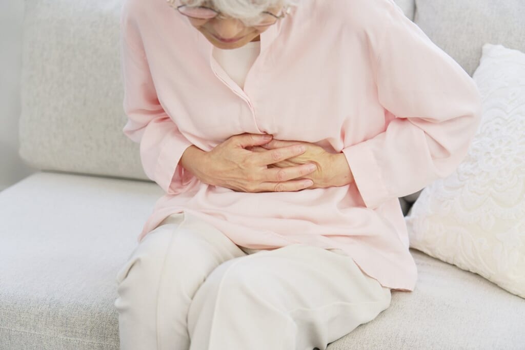 食後の胃もたれ、みぞおちの焼けるような痛み…それ「機能性ディスペプシア」かも