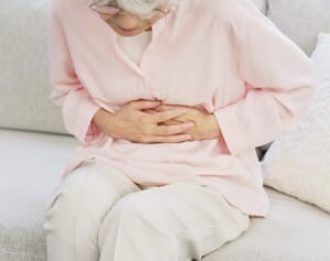 食後の胃もたれ、みぞおちの焼けるような痛み…それ「機能性ディスペプシア」かも