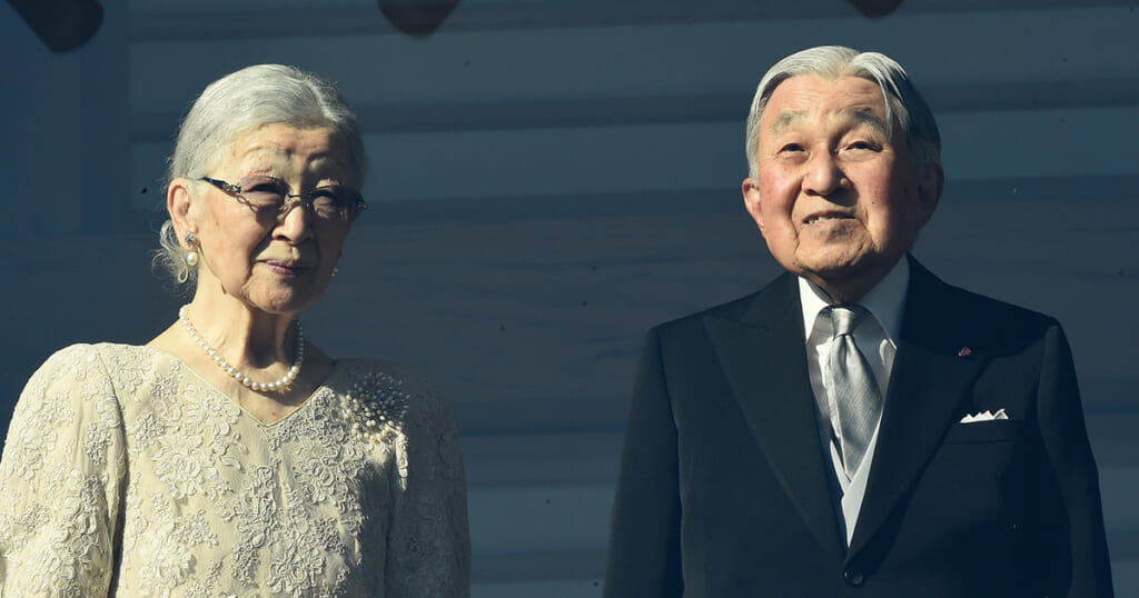 「一度もお手振りがなかった」美智子さま　一般参賀に杖を使わずご参列もカメラマンが驚いた“異変”