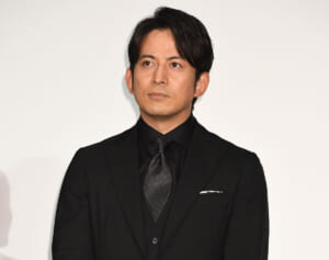 「誰なんだ！」岡田准一　楽屋貼りに落書きした“犯人”の正体と独立後も続く“絆”にファン感涙「愛なんだ！」