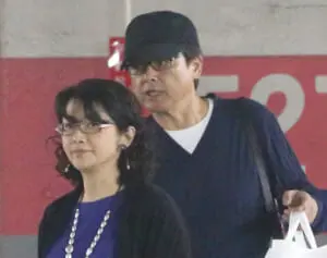 山口百恵さん　孫娘と『ちいかわ』鑑賞の裏で…長男・祐太朗が与えていた「下ネタ満載マンガ」のグッズ