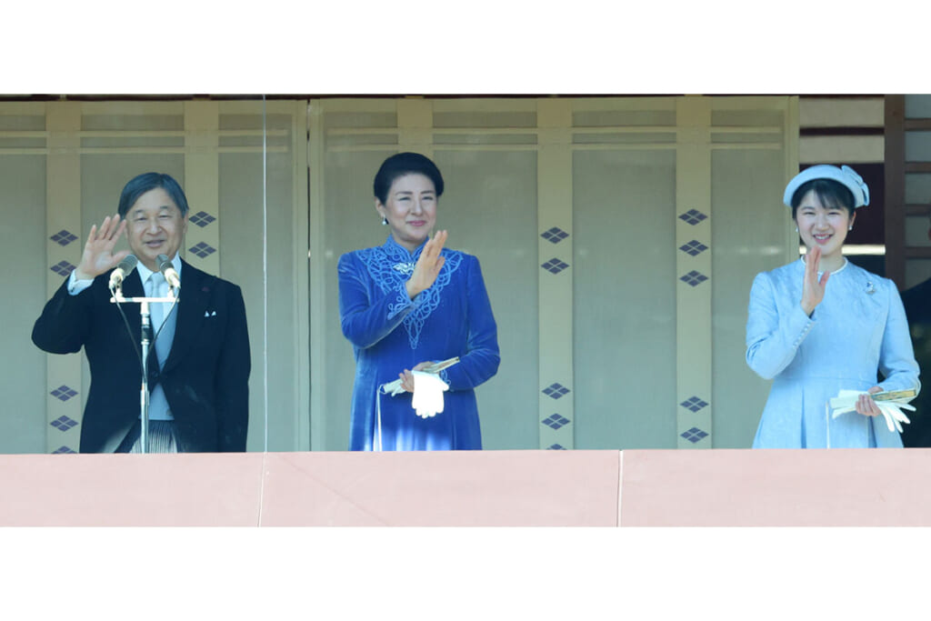 愛子さま　一般参賀でのローブモンタント姿に「品格がにじみ出てます」と感激の声