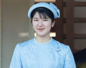 愛子さま　一般参賀でのローブモンタント姿に「品格がにじみ出てます」と感激の声