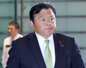 「二度と買うことはない」新幹線車内の車内販売にクレームで炎上の公明・副代表　謝罪も「誤解を招く結果」にツッコミ続出…議員はグリーン車に無料乗車の“特権”