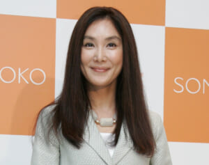 「何があったんや」超人気トレンディ女優（63）　ワンレンイメージ覆す攻め攻めな“激変ヘア”にネット衝撃