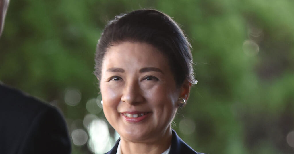 《紀子さまや佳子さまにも敬意を》雅子さま　天皇陛下と一般参賀で示された手話に秘めた“メッセージ”