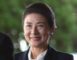 《紀子さまや佳子さまにも敬意を》雅子さま　天皇陛下と一般参賀で示された手話に秘めた“メッセージ”